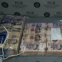 Detienen a dos hombres por llevar 3.6 mdp ocultos en su equipaje y cuerpo en el aeropuerto de Monterrey