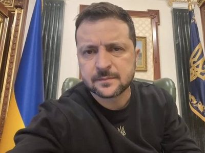 Zelenski insta a "reaccionar" ante video que muestra la brutal decapitación de un militar ucraniano