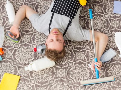 Ni se te ocurra comprar una nueva: el truco facilísimo para dejar las alfombras de casa como si recién las estrenaras