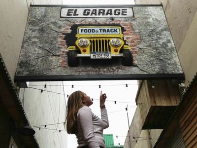 Inauguran un restaurante con circuito de autos a escala