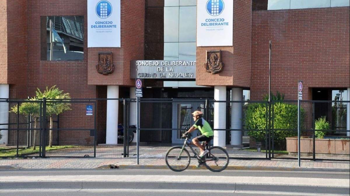 El deliberante podría tratar el proyecto para la reglamentación de las aplicaciones Uber y Cabify. Fuente: (Facebook)