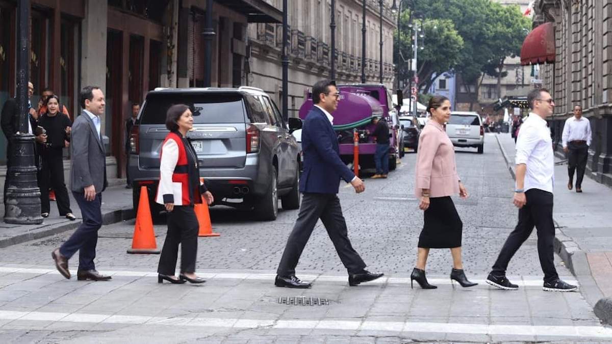 El ex priista (centro), acompañado por los senadores emecistas Clemente Castañeda, Amalia García, Alejandra Barrales y Luis Donaldo Colosio Riojas