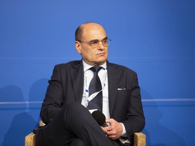 El jefe de una empresa tecnológica italiana renunció tras citar a Mussolini