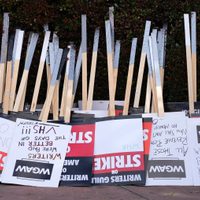 Alcanzan acuerdo tentativo para finalizar la huelga de guionistas de Hollywood. La de actores aún no