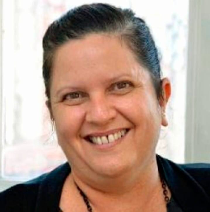 Delgado Fernandez. La directora Foto Especial