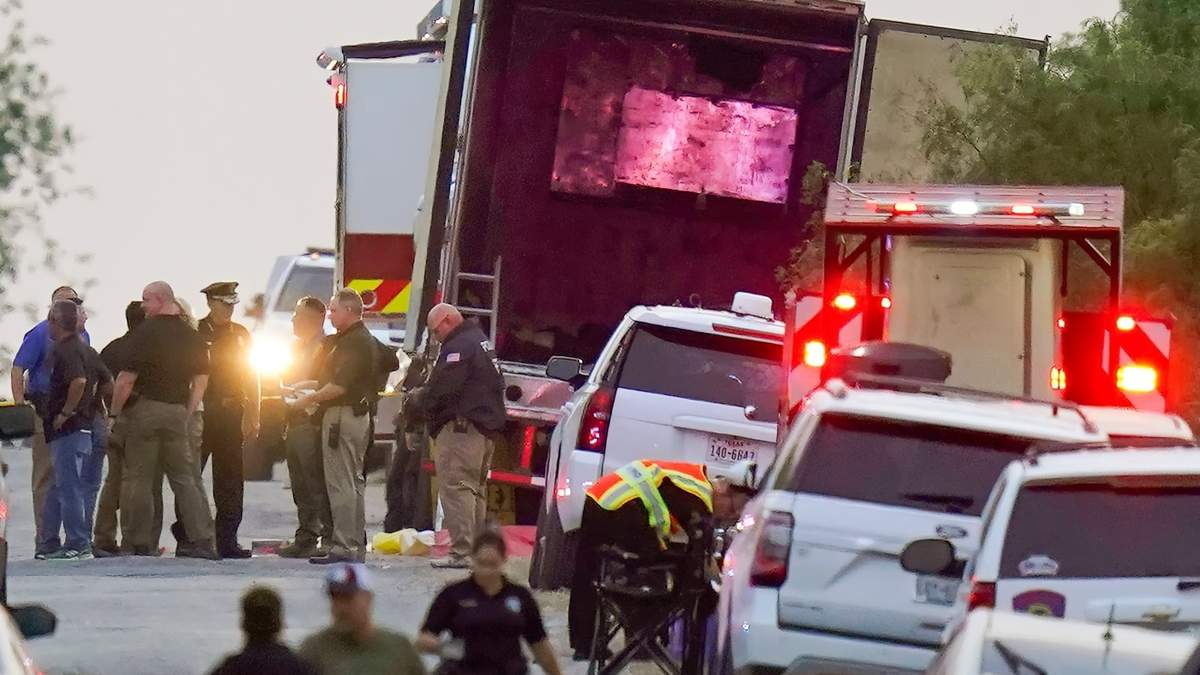 El tráiler en el que eran trasladados los migrantes ilegales