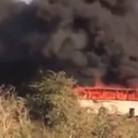Prenden fuego a autobús en carretera Coalcomán-Aquila, en Michoacán (Video)