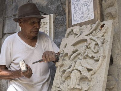 Popular barriada custodia con sigilo la centenaria dinastía de los canteros
