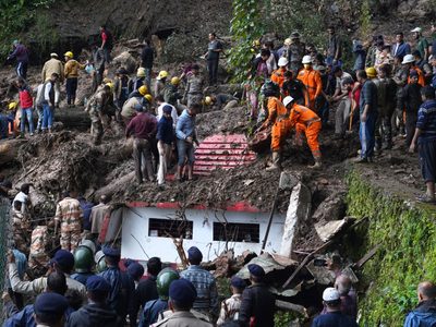 Al menos 48 muertos por inundaciones y aludes en región india del Himalaya
