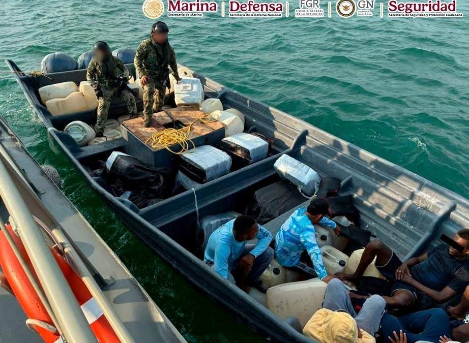 Aseguran casi una tonelada de cocaína frente a las costas de Puerto Chiapas