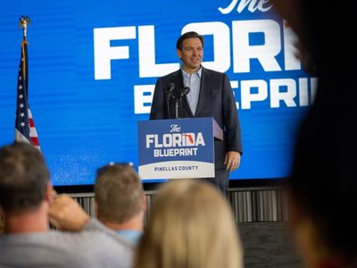 AMLO llama a hispanos en EU a no votar por Ron DeSantis debido a su política antiinmigrante