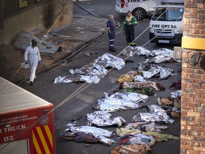 Incendio en Johannesburgo deja al menos 73 muertos, la mayoría personas sin hogar