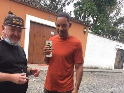 “Yo amo Guatemala”, presume Will Smith al convivir y bailar con la gente de la Antigua