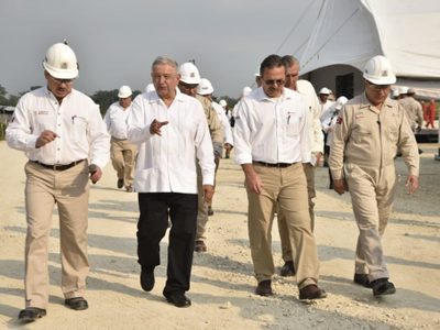 En Tabasco, AMLO visita mega yacimiento de 500 millones de barriles de petróleo