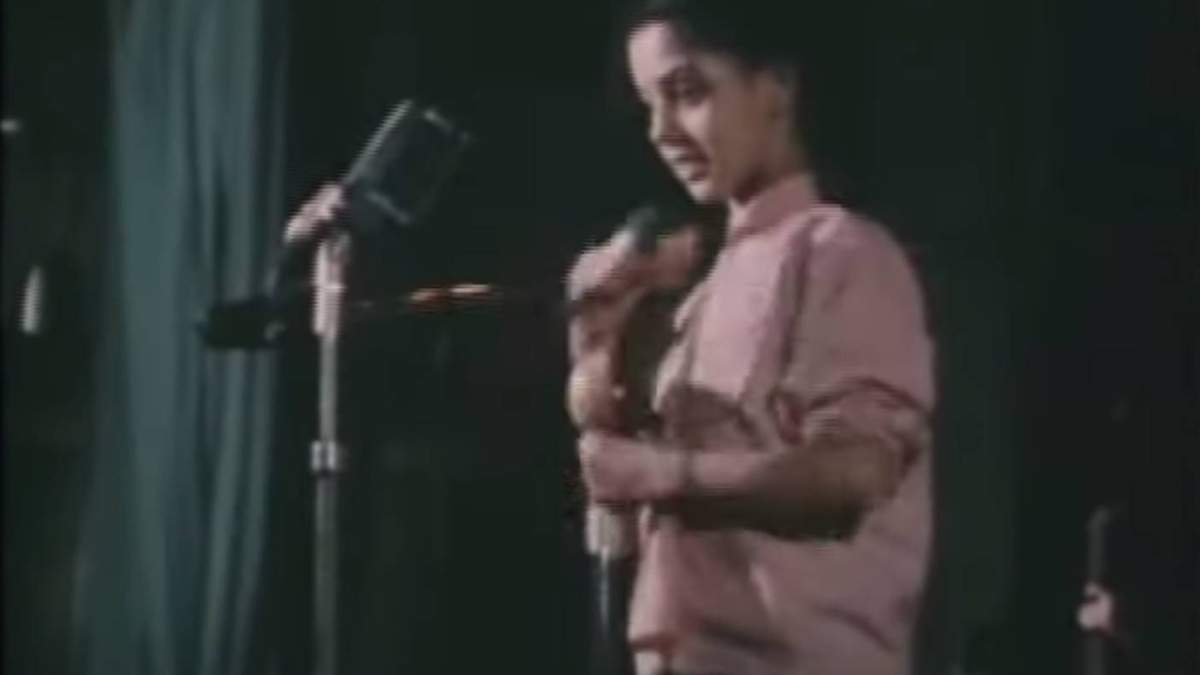Claudia Sheinbaum interpretando ritmos andinos