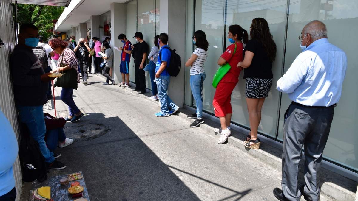 Fila en una sucursal bancaria