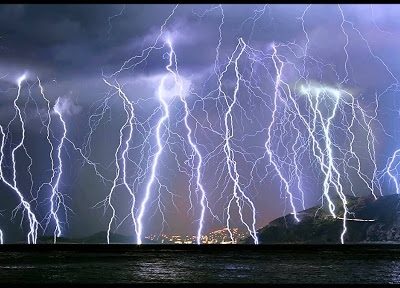 ¡Atrapados bajo el agua! Alertan avance de tormentas con posibilidades de granizo