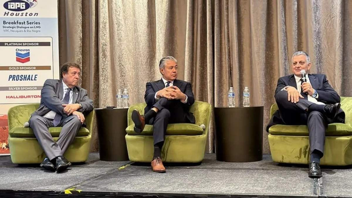 Los gobernadores Rolando Figueroa, Alberto Weretilneck y el CEO de YPF, Horacio Marín. Fuente: (Gobierno de Neuquén)