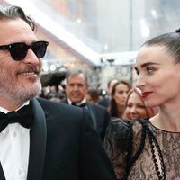 ¡Felicitaciones! Joaquin Phoenix y Rooney Mara protagonizan el anuncio más esperado