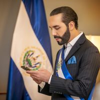 Bukele presume en biografía de Twitter ser el "dictador de El Salvador"
