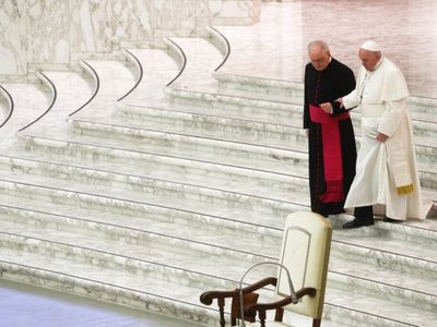 El Papa aplaude tratado internacional para prohibición de armas nucleares