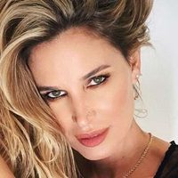 ¡Se lo quitó todo! Dolores Barreiro y una postal sin remera, sin sostén, sin nada que enloqueció a s