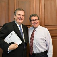 Ebrard desata polémica tras reconocer "integridad y calidad humana" de Monreal