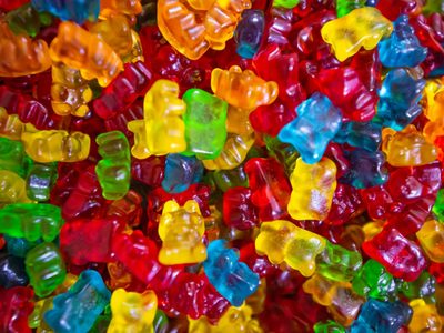 Cuál es el veneno que tienen las gomitas compradas: la receta para hacer en casa, más ricas, baratas y sanas