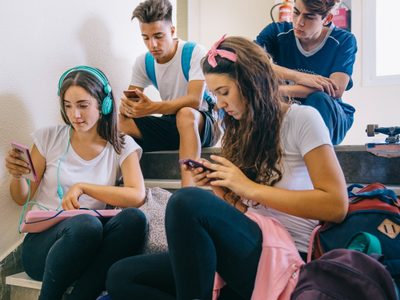 ¿Prohibir smartphones en escuelas?