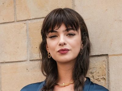 El flequillo retro que redefine la temporada y vuelve a instalarse con aire bohemio y chic
