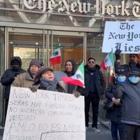 Mexicanos protestan frente a The New York Times: "AMLO no estás solo"