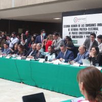 Diputados de Morena y aliados aprueban en comisiones la reforma electoral de AMLO
