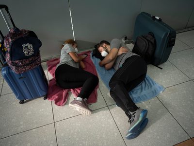 Desesperados, mexicanos varados en Argentina exigen al gobierno que los rescate