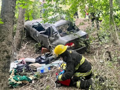 Impresionante vuelco en San Martín de los Andes: Dos hombres internados