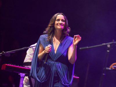 Julieta Venegas y la Sinfónica de Guanajuato, recital de vientos y “lujo” en precierre de Cervantino