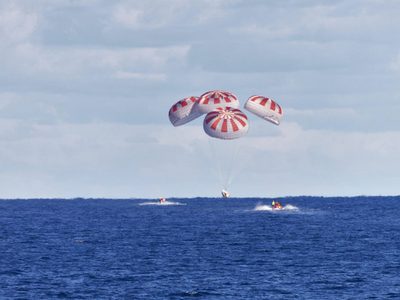 La cápsula de SpaceX regresó con éxito a la Tierra: el video del amerizaje