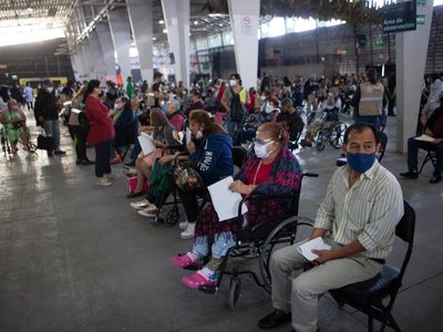 Con vacunas recién llegadas se aplicarán segundas dosis a trabajadores de la salud