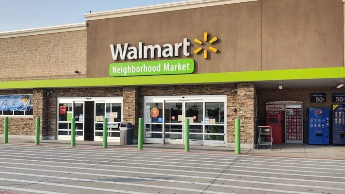 Fachada de una tienda Walmart en Burleson, Texas