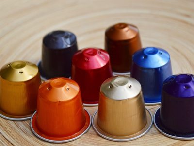 Si tenés capsulas de café vacías, no las tires: creá estos hermosos complementos para tus velas aromáticas