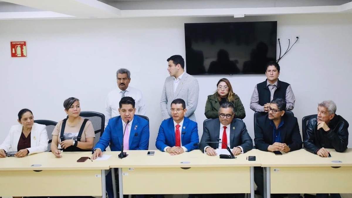 Conferencia de los legisladores que apoyan a Ebrard