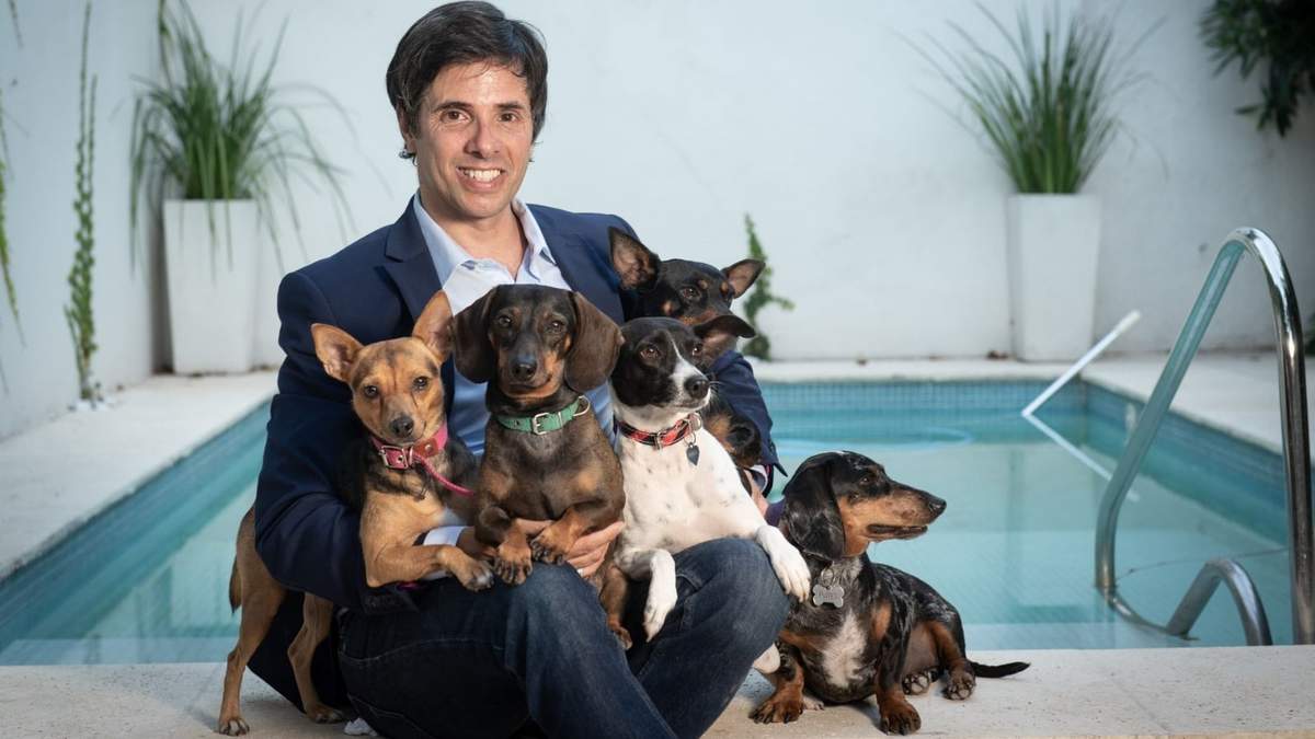 Robertito Funes Ugarte y sus mascotas. Fuente: (Instagram)