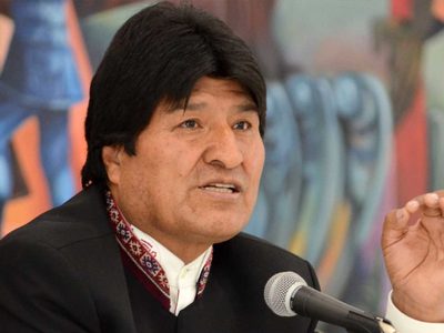 Evo Morales le respondió al Ministro que mostró unas esposas para detenerlo en Bolivia