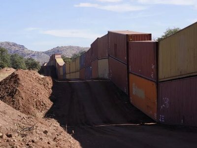 Gobernador de Arizona "blinda" con cientos de contenedores frontera con México