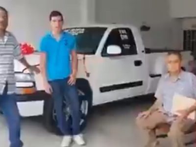 Rifa su camioneta para operarse de cáncer, y el ganador se la regala (Video)