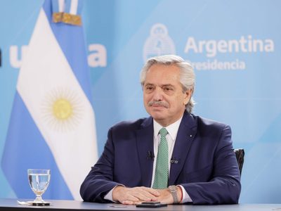 Alberto Fernández condenó el ataque a Winfried Fallonn y lo recibió en la Quinta de Olivos