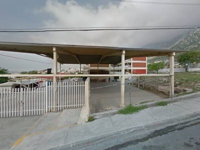 Una mujer de la tercera edad murió mientras hacía fila para votar en la consulta en Nuevo León