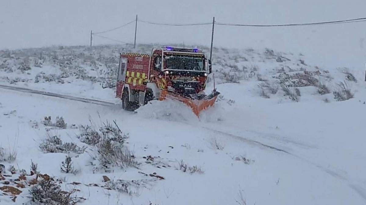 Asistencia a pobladores rurales. Fuente: (Twitter)