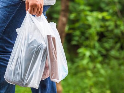 Mantené tu hogar ordenado con este fabuloso truco para guardar tus bolsas del súper