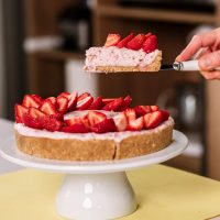 Tarta de frutillas sin horno: la receta más rica y fácil y con pocos ingredientes que deleita a todo