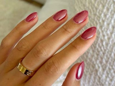 Descubrí las chrome nails: el Nail Art metalizado que es tendencia en 2025 y realza la elegancia de tus manos